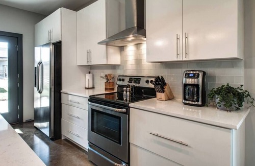 Chestnut Hill House | Rooftop - Close to Broadway - Sleeps 8!