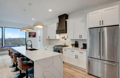 Hurwood Heights House | Rooftop Deck Hot Tub & Game Room in Nashville
