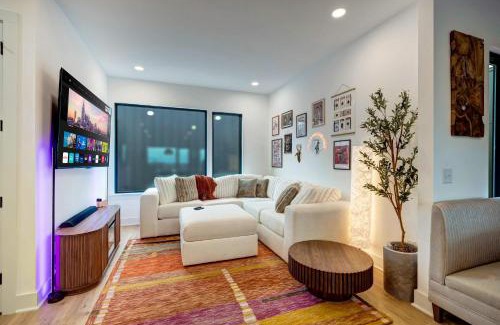 Hurwood Heights House | Rooftop Deck Hot Tub & Game Room in Nashville