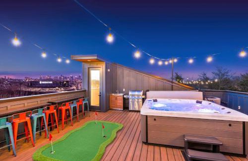 Hurwood Heights House | Rooftop Hot Tub Game Room Barrel Sauna Nashville