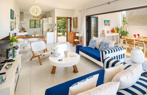 Roches Noires Villa | Rooftop Penthouse, feet in the water
