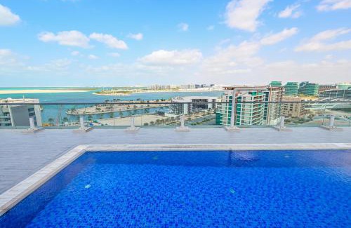 Al Raha Beach Apartment | Rooftop Pool - Designer's Choice - Full Canal View