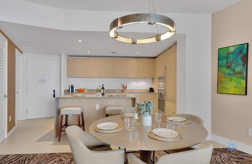 Hollywood South Central Beach Apartment | Rooftop Pool Oceanview Balcony & Beachfront Resort