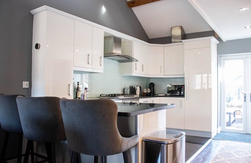 Lymm Apartment | ROOFTOP TERRACE 2 BED 2 BATH DUPLEX APARTMENT IN LYMM VILLAGE CENTRE!