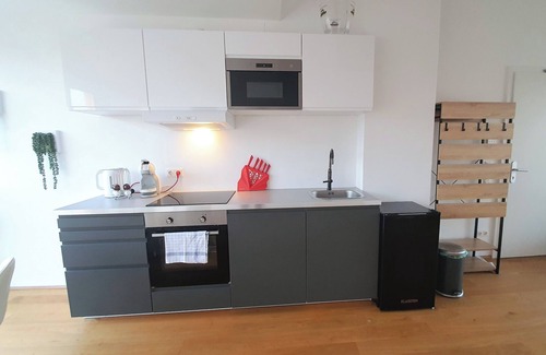 Donaustadt Apartment | Rooftop Terrace, free garage parking and Pool!