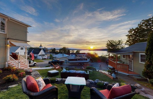 Weirs Beach House | Room 11 (3rd Floor Shared Bathroom)