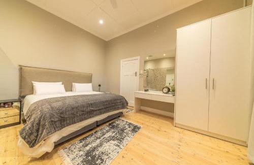 Simondium House | Room 2 - LEO Sky Guest House