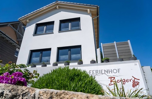 Hagnau Apartment | Room '207' with Shared Garden, Balcony and Wi-Fi