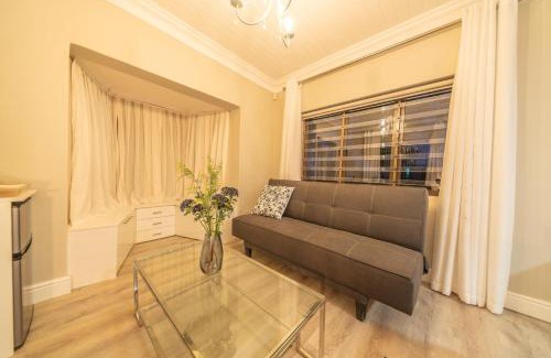Simondium House | Room 4 - LEO Sky Guest House