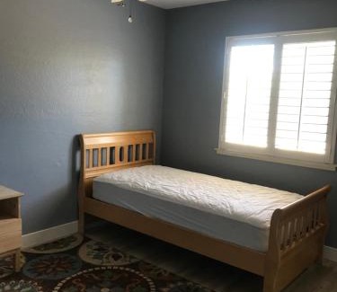 Central District House | Room 4
