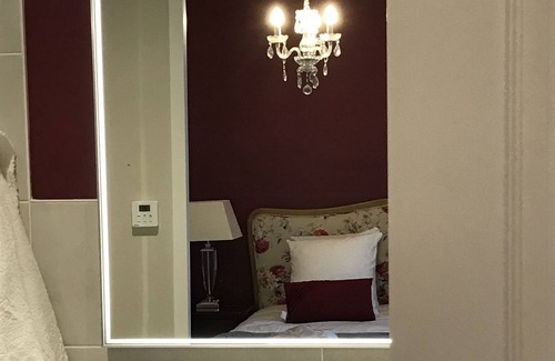 Jarze Bed & Breakfast | Room 7 king double with en-suite