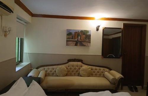 F-7 Sector Apartment | Room at khan house