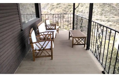 Jerome Condo | Room at the top of the world Jerome
