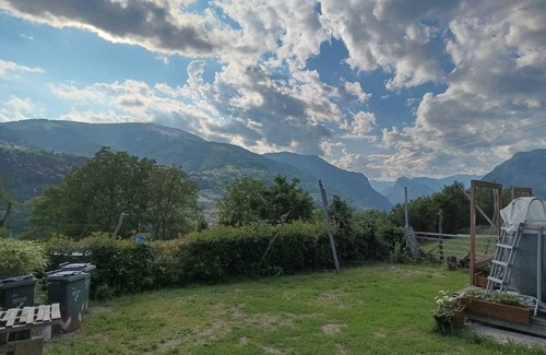 Arsie Apartment | Room 'Camera 2' with Mountain View, Shared Garden and Wi-Fi