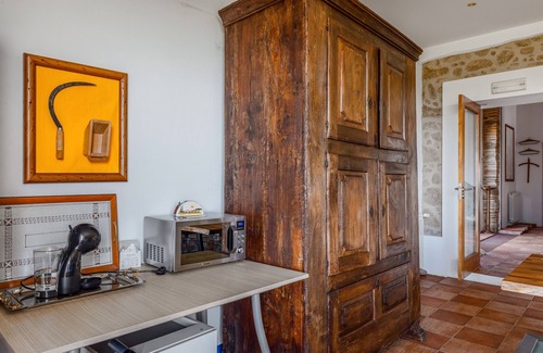 Elvas House | Room 'Cegonha' with Shared Pool, Wi-Fi and Air Conditioning