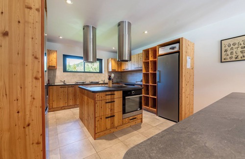 Faverges-Seythenex Apartment | Room 'Chambre C' with Mountain View, Shared Terrace and Wi-Fi