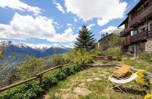 Saint-Pierre Apartment | Room 'Coppa Dell'amicizia' with Shared Terrace, Shared Garden and Wi-Fi