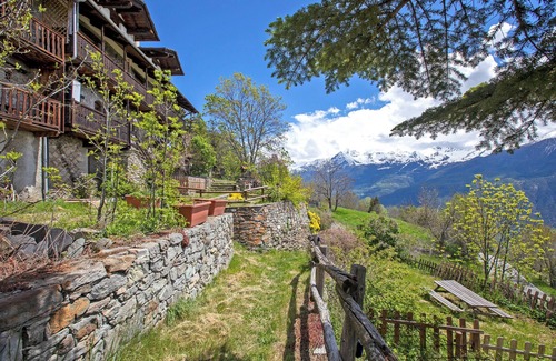 Saint-Pierre Apartment | Room 'Coppa Dell'amicizia' with Shared Terrace, Shared Garden and Wi-Fi