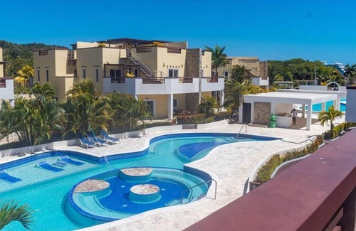 Dixon Cove Villa | Room for 4 people with access to private beach