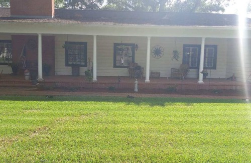 El Campo House | Room for RENT! Peaceful, Bring your favorite book . Relaxing hm for Single Lady