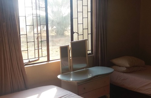 Lephalale House | Room-homely Room in Peaceful and Comfort