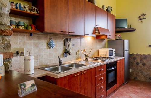 Castiglione della Pescaia Apartment | Room 'La Mangiatoia' with Shared Terrace, Shared Garden and Wi-Fi