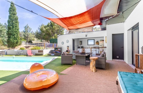 Treilles Apartment | Room 'La Catalane' with Shared Terrace, Shared Garden and Wi-Fi