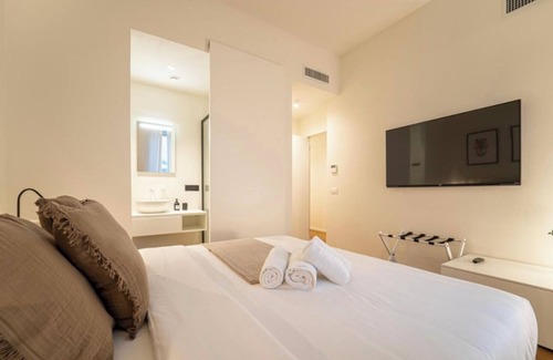 San Giovanni la Punta House | Room 'La Mora' with Shared Pool, Wi-Fi and Air Conditioning