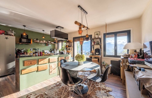 Navette Apartment | Room 'La Meule' with Mountain View, Shared Pool and Wi-Fi