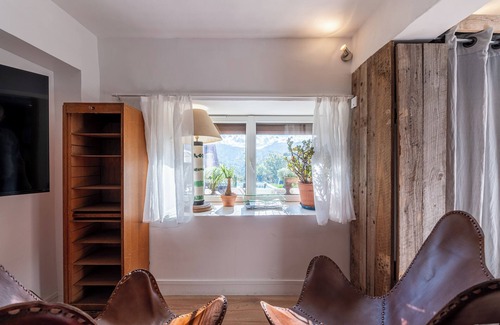 Navette Apartment | Room 'La Meule' with Mountain View, Shared Pool and Wi-Fi