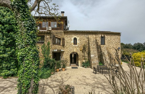Pujals dels Pagesos Apartment | Room 'Llebeix' with Shared Pool, Wi-Fi and Air Conditioning