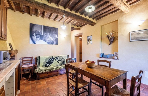Monticiano Apartment | Room 'Marroneto - Camera 2' with Mountain View, Shared Pool and Wi-Fi