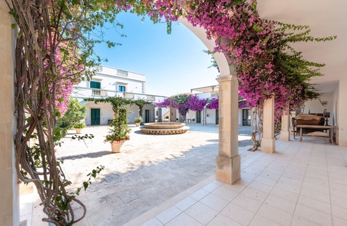 Castromediano Apartment | Room 'Masseria San Biagio Junior Suite 6' with Shared Pool, Wi-Fi and Air Conditioning