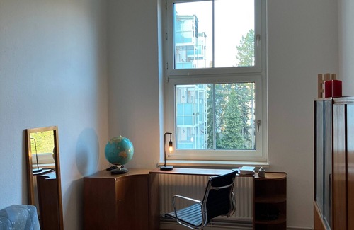 Vahrenwald Apartment | Room 'Mid Century Style H' with Balcony and Wi-Fi