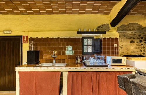 Montagut Apartment | Room 'Monastrell' with Mountain View, Shared Pool and Shared Terrace