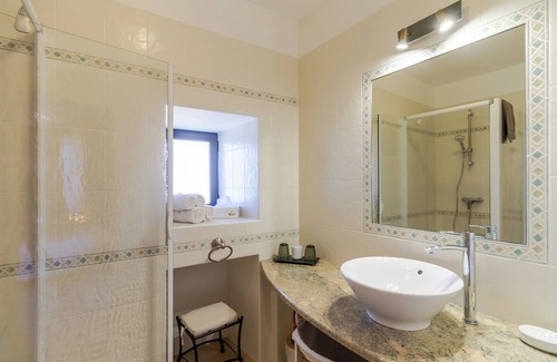 Proissans Bed & Breakfast | Room Myriam – Oriental Charm and Comfort – Shared Pool