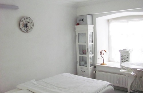Memmingen House | Room No 7 - Apartment Storchenfärbe