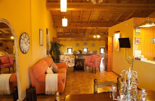 Castronuno House | Room 'Ocre' with Shared Garden and Wi-Fi