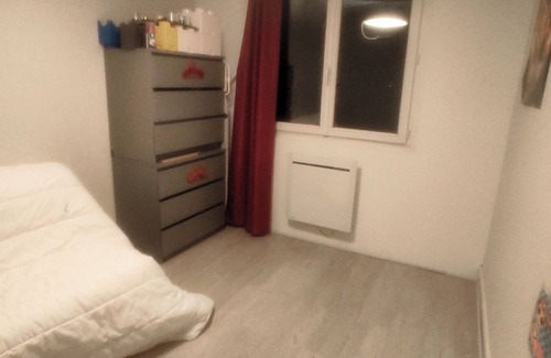 Bourgoin-Jallieu Apartment | Room on the ski route, close to the town center, in a quiet location