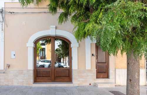 Pulsano Apartment | Room 'Piano Terra' with Private Garden, Wi-Fi and Air Conditioning