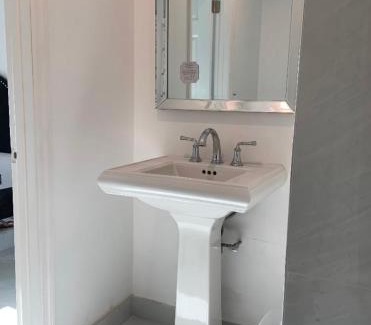Sandalfoot Cove House | room & private bathroom