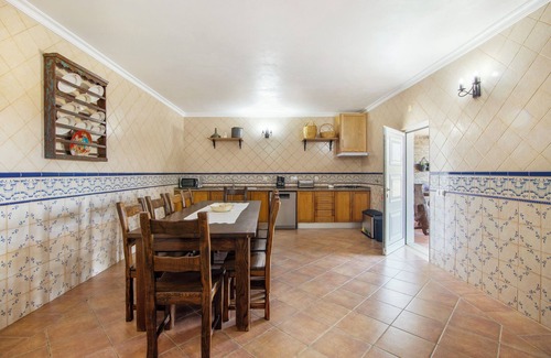 Espirito Santo Apartment | Room 'Quarto Rosa - Countryside View' with Shared Pool, Wi-Fi and Air Conditioning