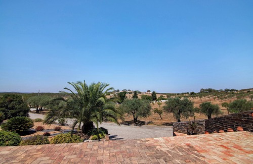 Espirito Santo Apartment | Room 'Quarto Rosa - Countryside View' with Shared Pool, Wi-Fi and Air Conditioning