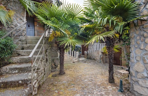 Armamar Apartment | Room 'Quarto 1 - Gojim Casa Rural' with Mountain View, Wi-Fi and Air Conditioning