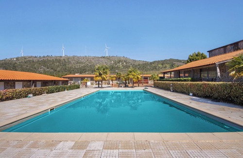 Armamar Apartment | Room 'Quarto 1 - Gojim Casa Rural' with Mountain View, Wi-Fi and Air Conditioning