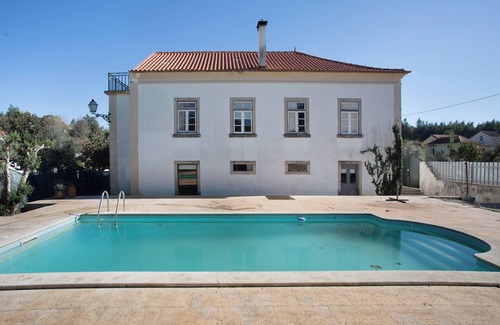 Castanheira de Pera House | Room 'Quarto Menta' with Mountain View, Shared Pool and Wi-Fi
