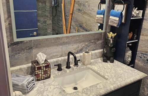 Kings Point Villa | Room rental in a gated community with fitness room and WiFi in Delray Beach.