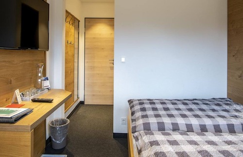 Riezlern Apartment | Room/shower/toilet/south-facing balcony (gentian) - Boersch guest house - Jochum family