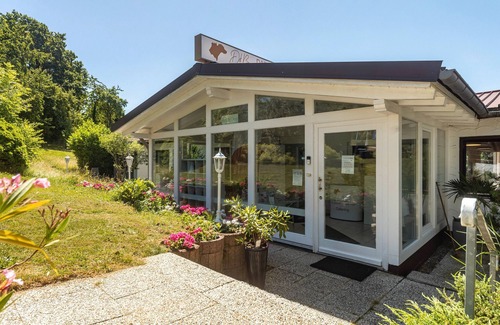 Niedenstein Apartment | Room 'Sunshine' with Shared Terrace, Shared Garden and Wi-Fi