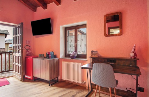Fenis Apartment | Room 'Tillier' with Mountain View, Balcony and Wi-Fi